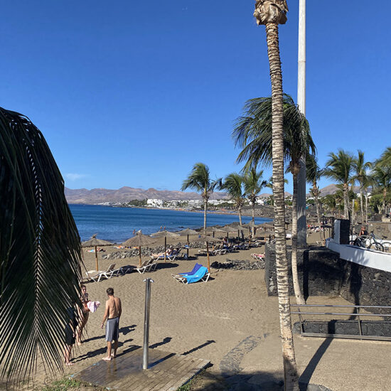 playa vulcano sun beds and shade