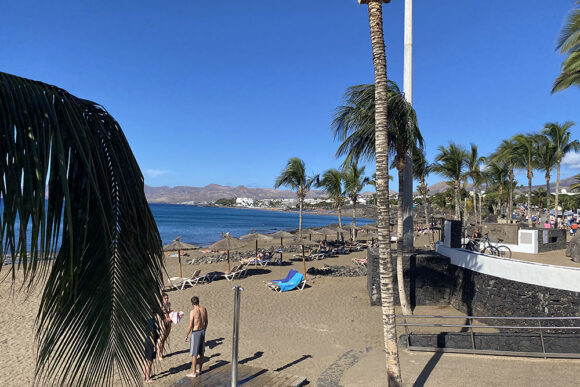 playa vulcano sun beds and shade