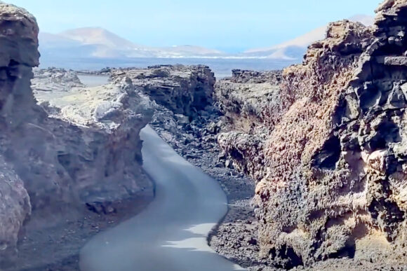 timanfaya coach tour through the lava