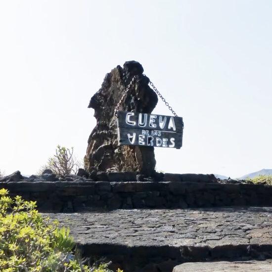 Cueva de los Verdes entry