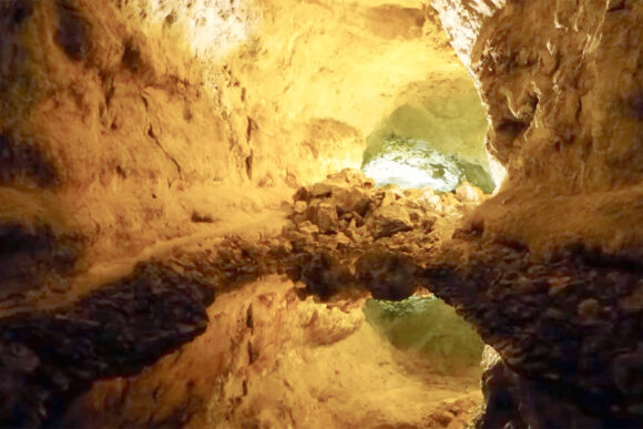 Cueva de los Verdes hidden lake