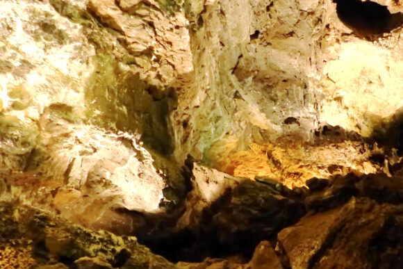 Cueva de los Verdes rock formation2