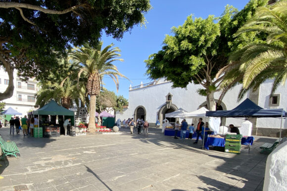 arrecife local produce market fruit stalls