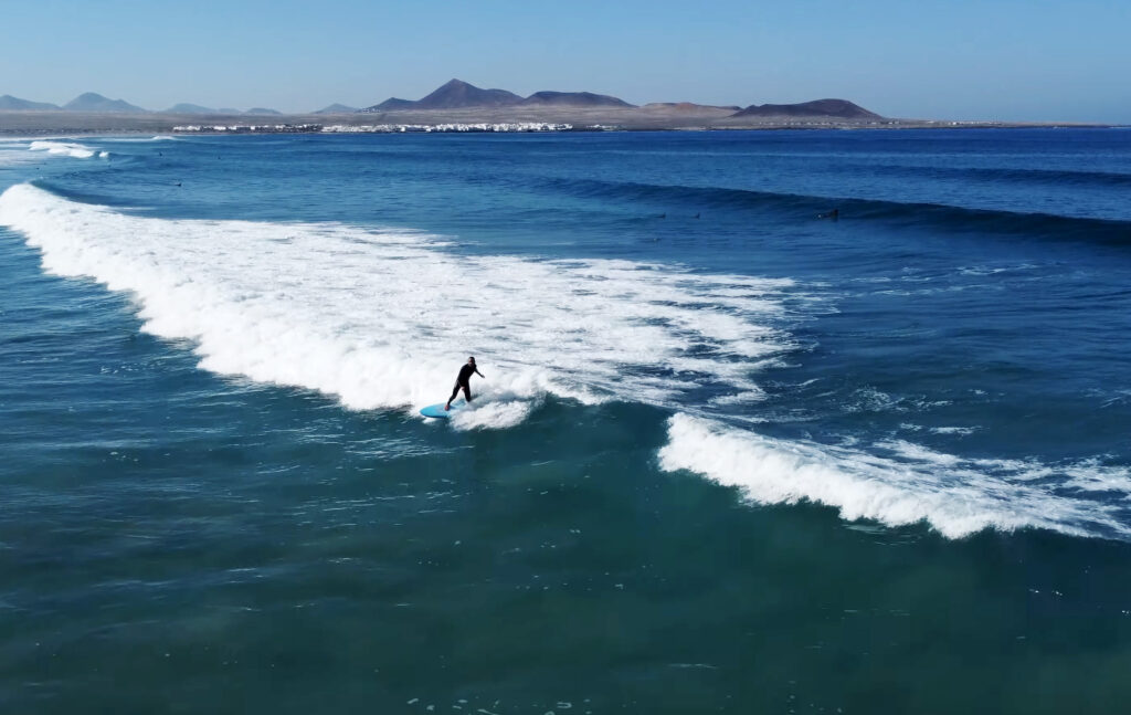 surfing famara beach