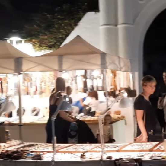pueblo marinero evening market