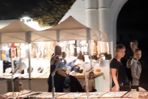 pueblo marinero evening market