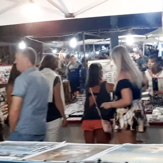 pueblo marinero evening market